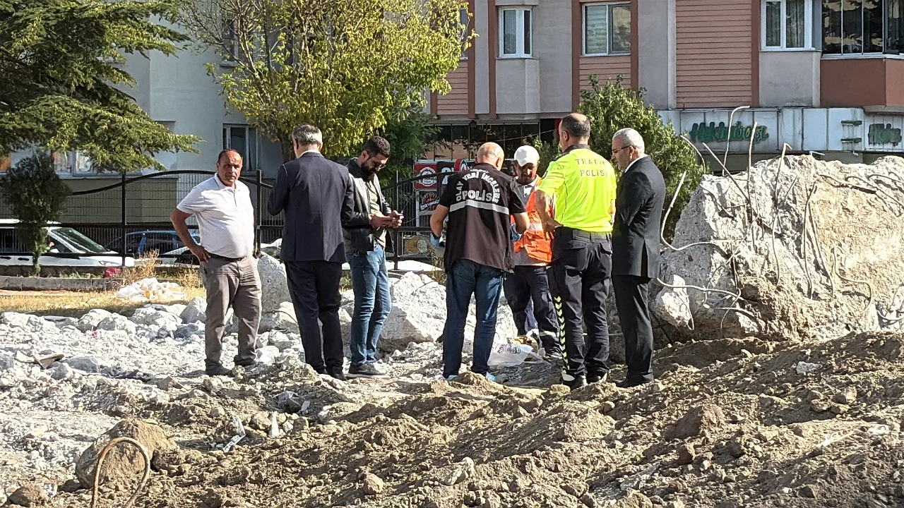 Yıkım esnasında toprak altından &ccedil;ıkanlar dehşete d&uuml;ş&uuml;rd&uuml;!