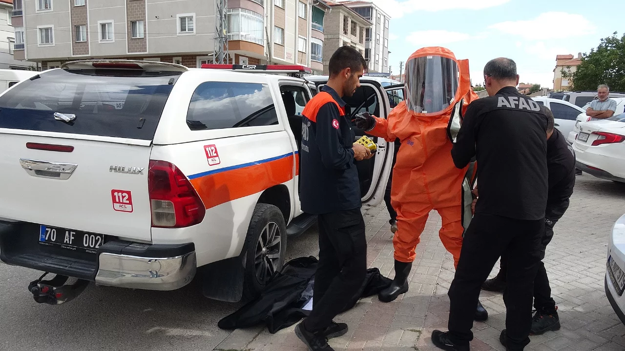 Karı koca evlerinde &ouml;l&uuml; bulundu: Ekipler kimyasal madde ş&uuml;phesiyle alarma ge&ccedil;ti