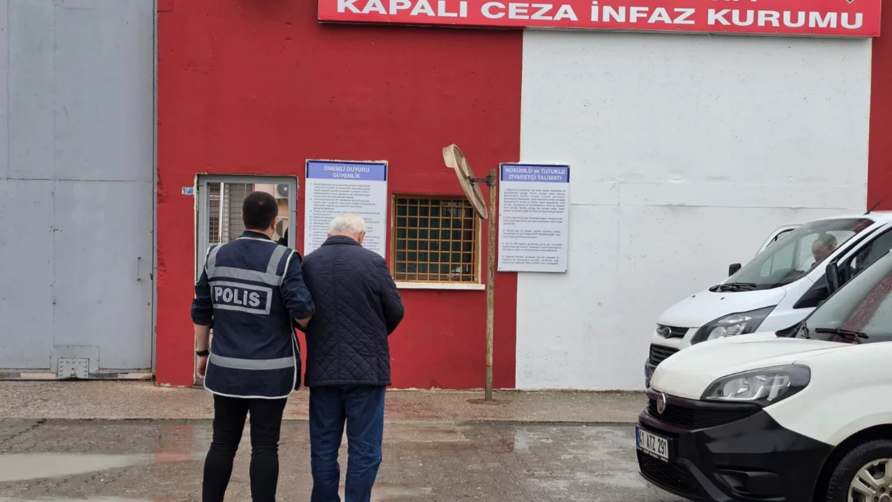 Kocaeli'de 26 su&ccedil;tan aranan h&uuml;k&uuml;ml&uuml; yakalandı: Kesinleşmiş cezası 50 yıl