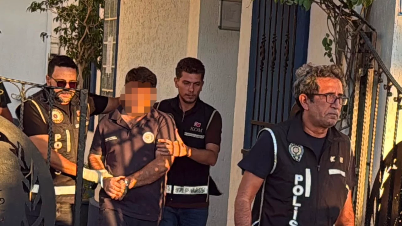 Bodrum'da liman başkanına r&uuml;şvet operasyonu: Makam odası ve otomobilinde arama yapıldı