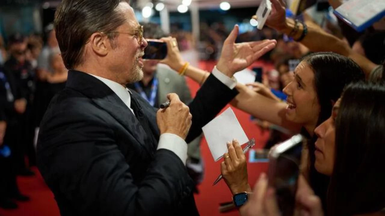 Brad Pitt, San Sebastian Film Festivali'nde sevgilisi Ines de Ramon'la! Neşeli halleri dikkat &ccedil;ekti