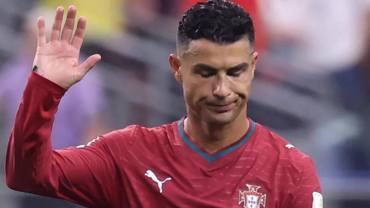 Futbol d&uuml;nyasında deprem etkisi! Cristiano Ronaldo emeklilik tarihini duyurdu