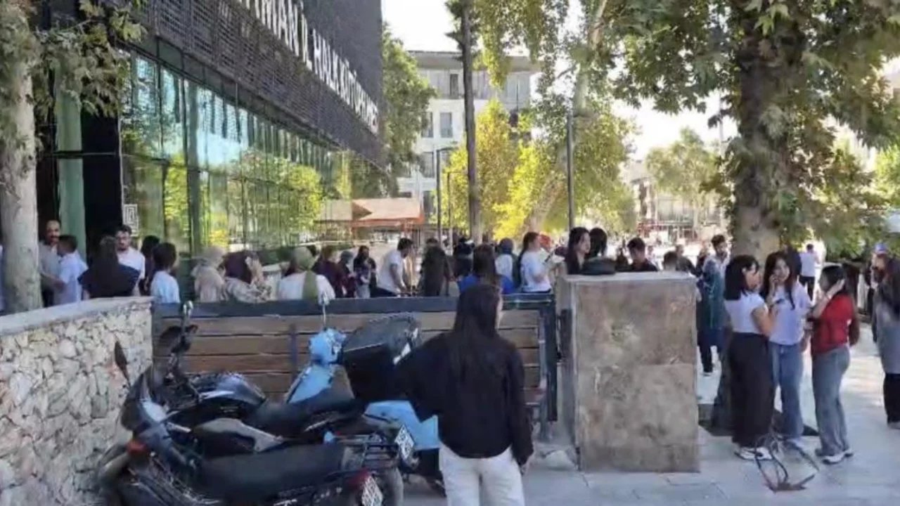 Şanlıurfa'da eğitime 1 g&uuml;n ara verildi