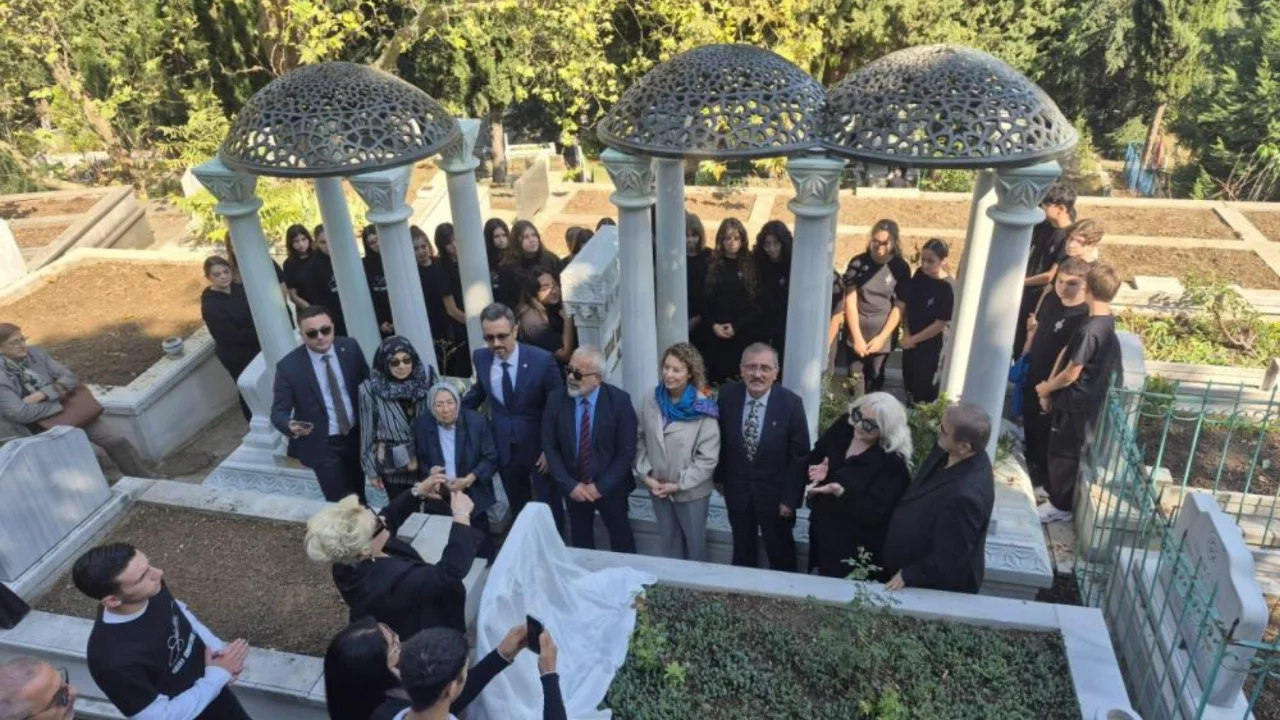 Zeki M&uuml;ren 30 yıl sonra Bursa'da anıldı!