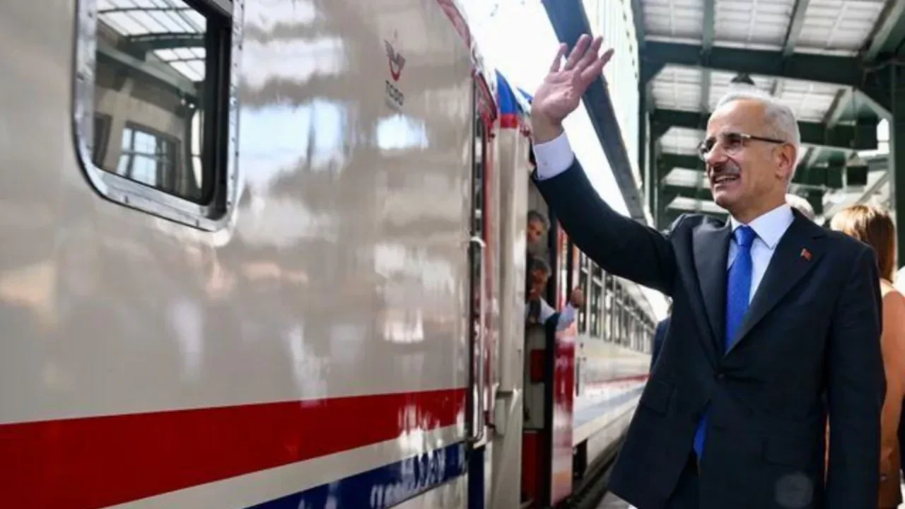 Bakan Uraloğlu duyurdu: Efsane tren Orient Express 30 Eyl&uuml;l'de İstanbul'da