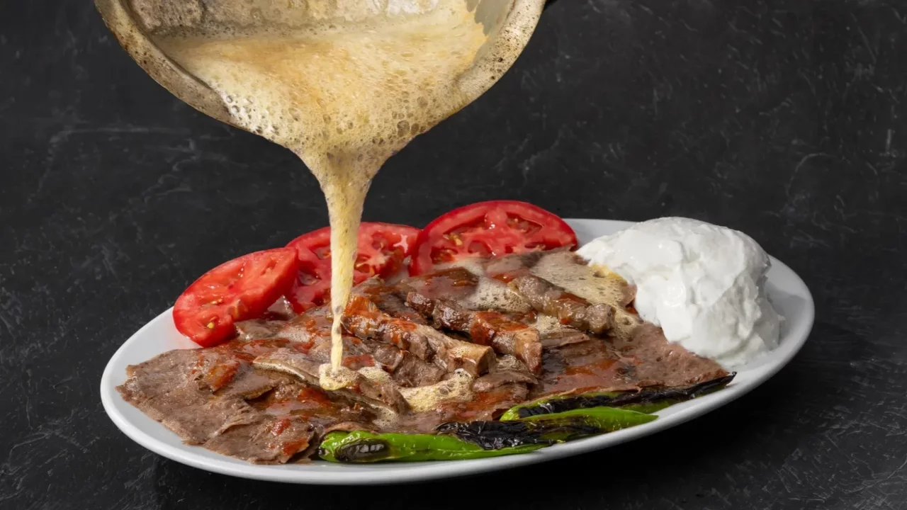 Evde Hakiki Bursa Kebabı (İskender) Nasıl Yapılır? Ustasından Tam Ölçülü Tarif ve Püf Noktaları