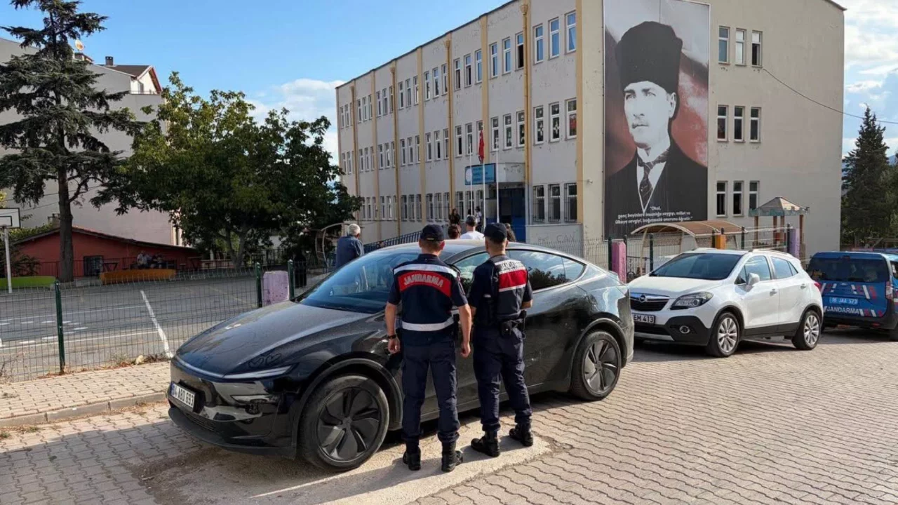 Gemlik'te Jandarma'dan okul &ccedil;evrelerinde sıkı denetim
