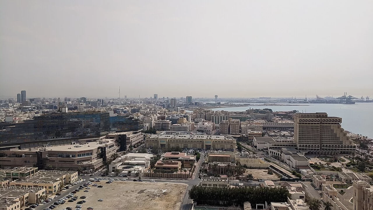 B&ouml;lge diken &uuml;st&uuml;nde! Suudi Arabistan'da 5 b&ouml;lge i&ccedil;in acil durum uyarısı yapıldı