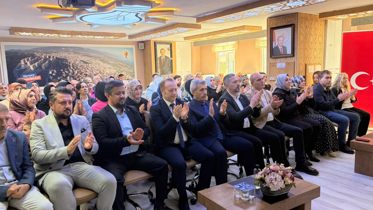 AK Parti'nin T&uuml;rkiye Y&uuml;zyılı Buluşmaları Orhangazi'de devam etti!