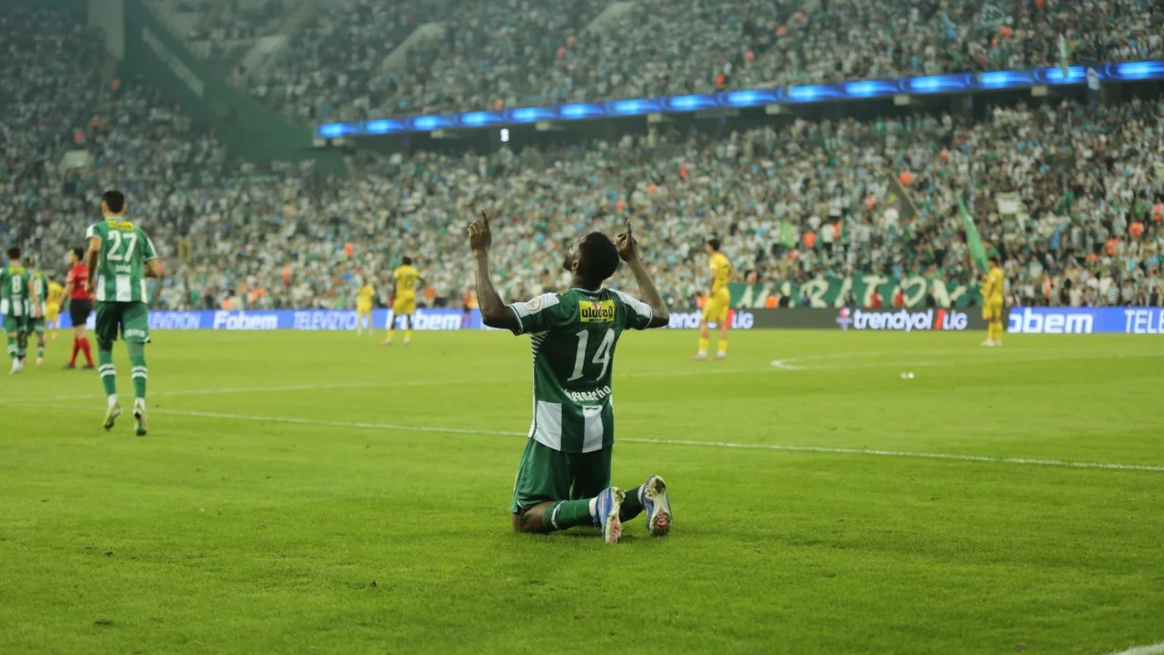 Bursaspor'un 8 haftalık performansı g&ouml;z kamaştırdı!