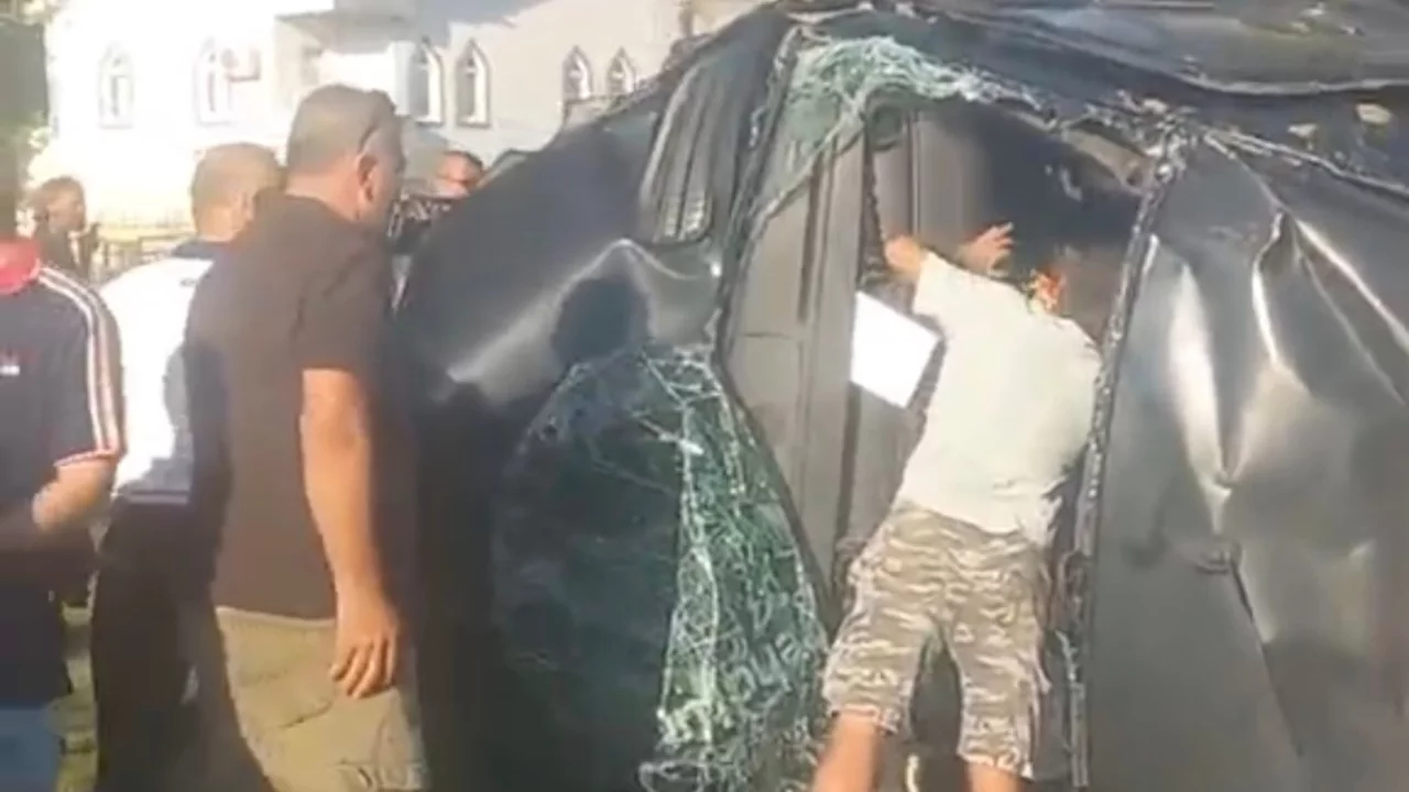 Manavgat'ta tur minibüsü, kamyonet ve otomobil çarpıştı: 15'i turist 17 kişi yaralandı