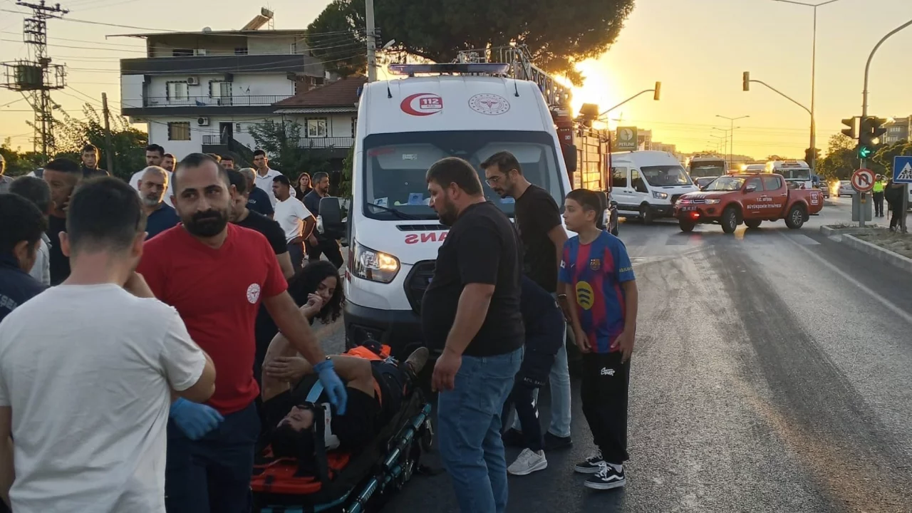 Aydın'da beton mikseri dehşeti: İki servis aracına &ccedil;arpıp tarlaya u&ccedil;tu
