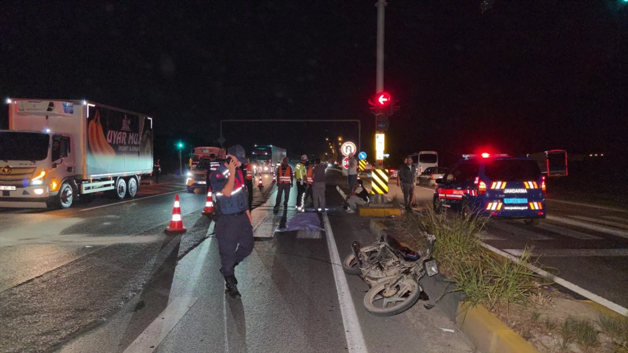 Manavgat'ta otomobil ile motosiklet &ccedil;arpıştı: 1 &ouml;l&uuml;, 1 yaralı