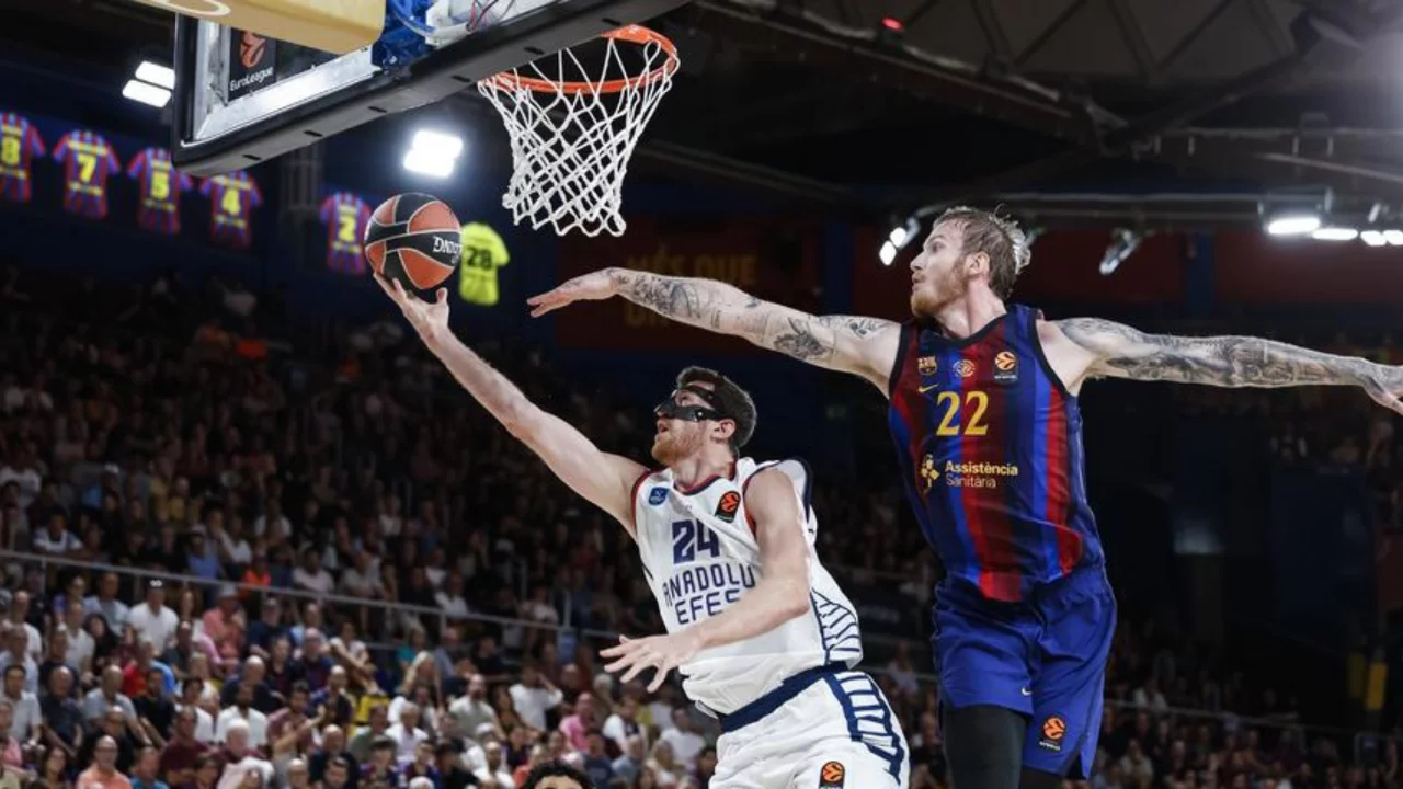 Anadolu Efes EuroLeague'e mağlubiyetle başladı: Temsilcimiz son &ccedil;eyrekte yıkıldı!