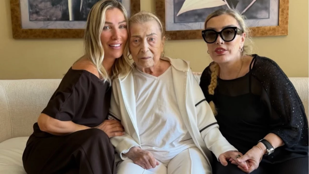 Seda Sayan'dan aile pozu! Annesi ve ablasıyla verdiği kareyi paylaştı