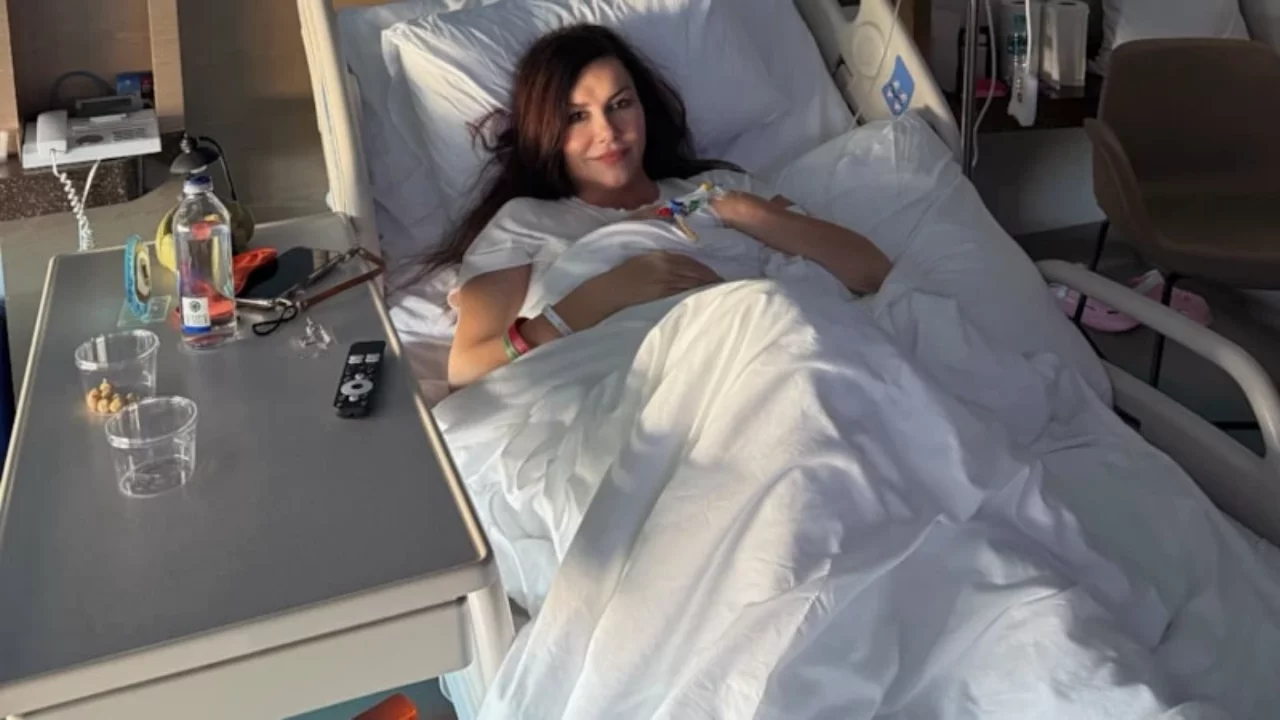 Ev kazası geçiren Deniz Seki'ye Bayhan'dan anlamlı ziyaret! Yalnız bırakmadı