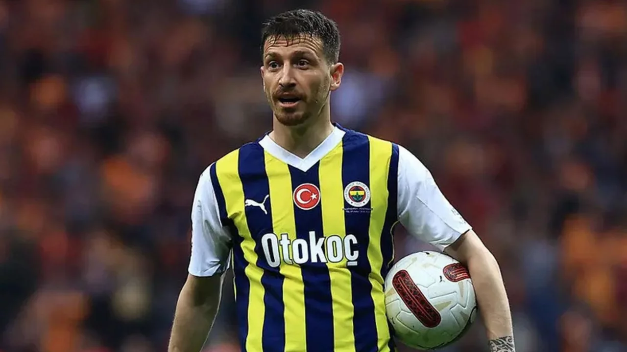 Fenerbah&ccedil;e'de Mert Hakan kararı! İsmail Kartal y&uuml;z&uuml;ne s&ouml;yledi