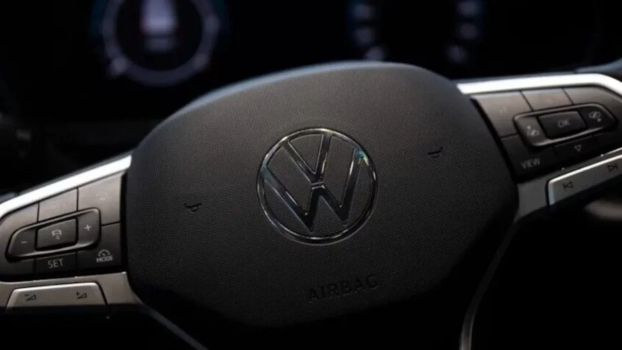 Direksiyon arızası riski: Volkswagen 2,8 milyon aracı geri &ccedil;ağrılıyor