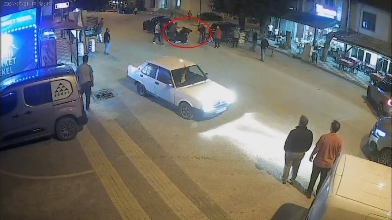 64 yaşındaki adamı araçtan indirip darbettiler!