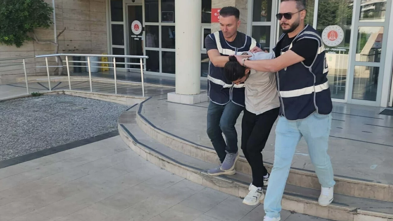 Muğla'da okul bah&ccedil;esindeki Atat&uuml;rk b&uuml;st&uuml;n&uuml; s&ouml;ken ş&uuml;pheli tutuklandı