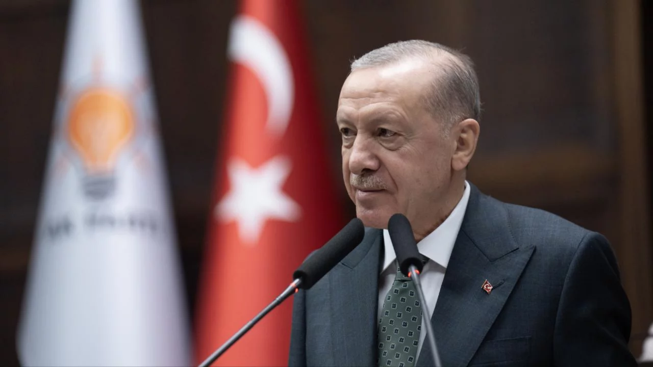 Cumhurbaşkanı Erdoğan, milli boks&ouml;r Busenaz S&uuml;rmeneli'yi tebrik etti