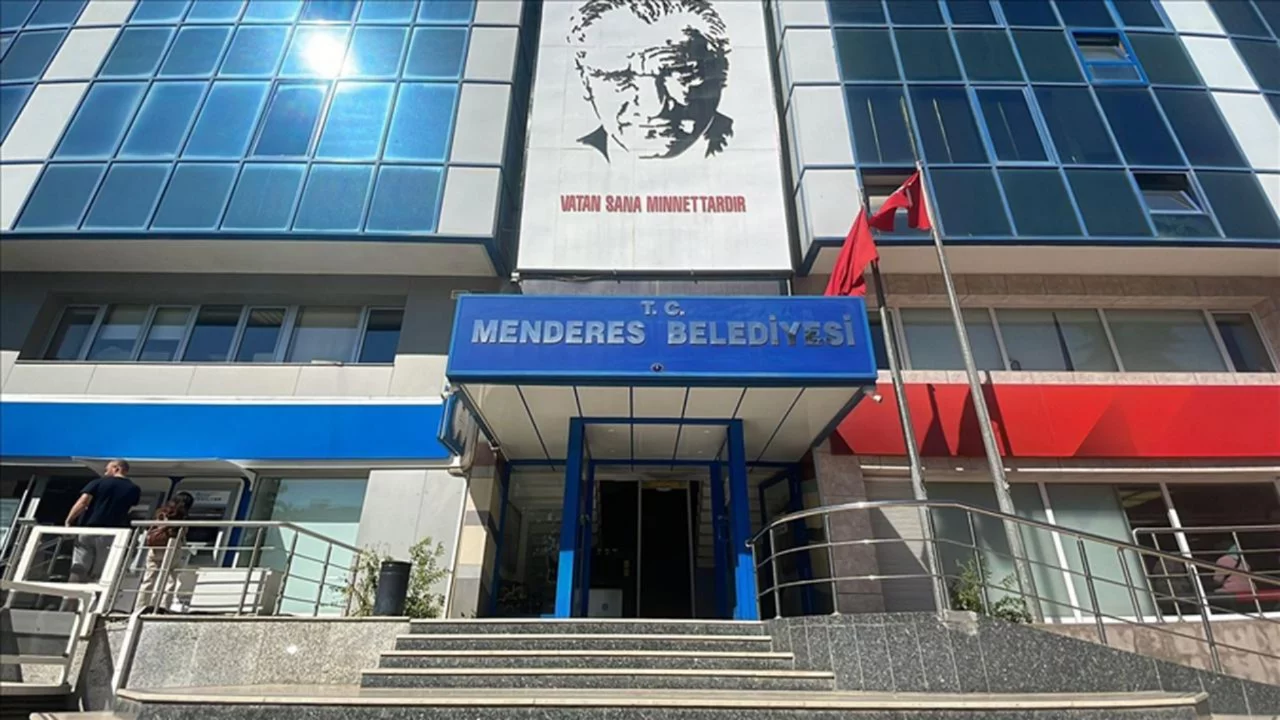 Menderes Belediyesine y&ouml;nelik soruşturmada 7 ş&uuml;pheli tutuklandı