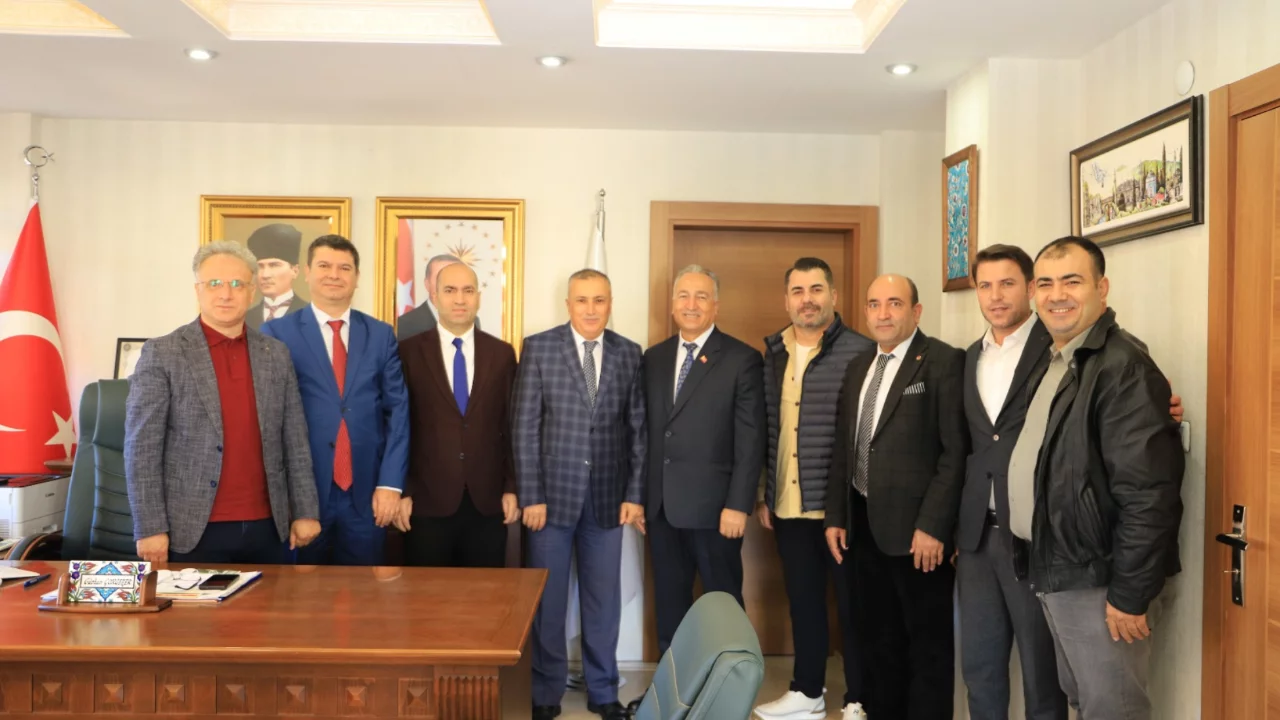 Bursa eğitim d&uuml;nyasından İl Milli Eğitim M&uuml;d&uuml;r&uuml; &Ccedil;okgezer'e tam destek ziyareti