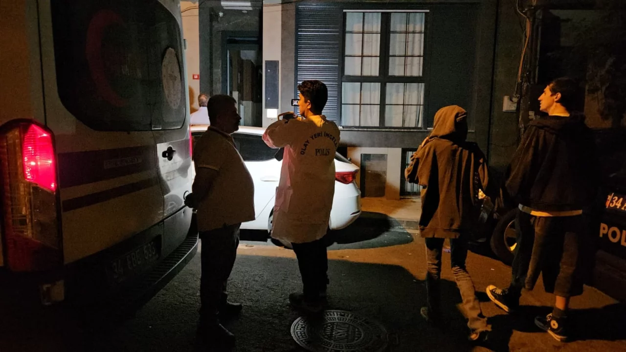 İstanbul'da &uuml;niversite &ouml;ğrencisi evinde &ouml;l&uuml; bulundu: 25 yaşındaki gen&ccedil; yatağında bulundu