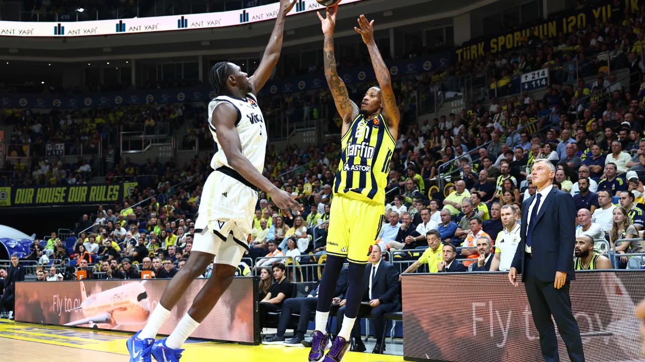 Fenerbah&ccedil;e EuroLeague'e galibiyetle başladı! Virtus Bologna karşısında rahat nefes aldı