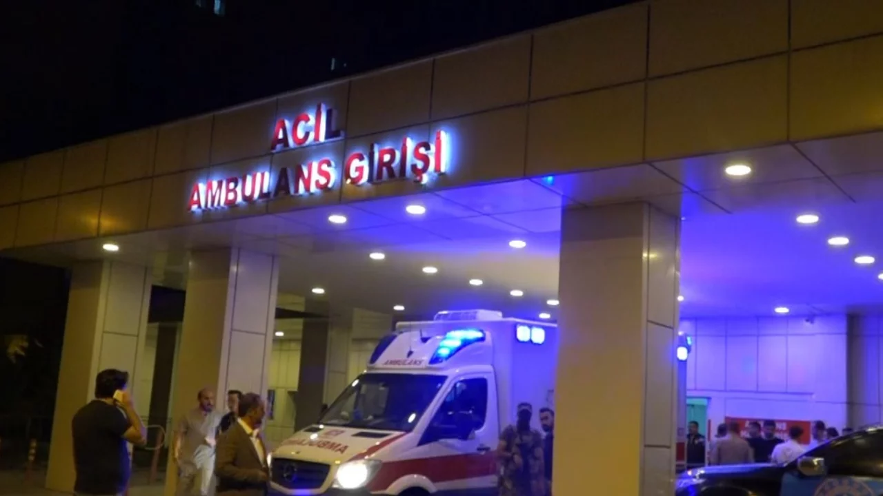 Erciş'te feci kaza: Kontrolden &ccedil;ıkan otomobil takla attı, s&uuml;r&uuml;c&uuml; ağır yaralandı