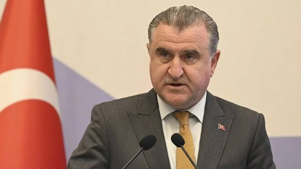 Bakan Osman Aşkın Bak'tan Fransa ma&ccedil;ı sonrası A Milli Takım mesajı: "Biz bu takıma g&uuml;veniyoruz"
