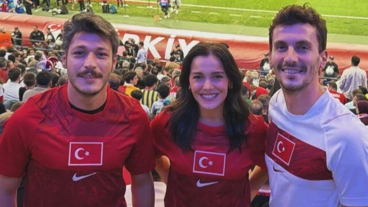 Kubilay Aka ve Hafsanur Sancaktutan yeniden birlikte! Milli ma&ccedil;ta trib&uuml;nde g&ouml;r&uuml;nt&uuml;lendiler