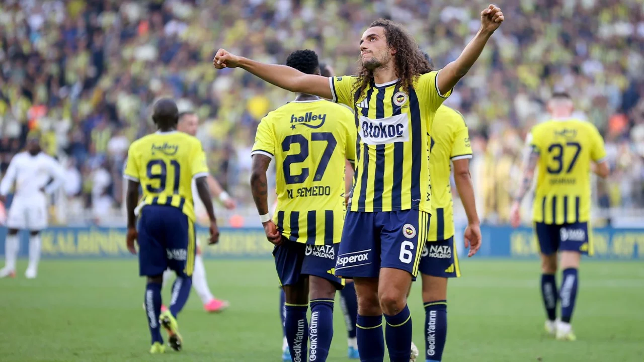 FIFA duyurdu! Fenerbah&ccedil;e'ye 3 d&ouml;nem transfer yasağı