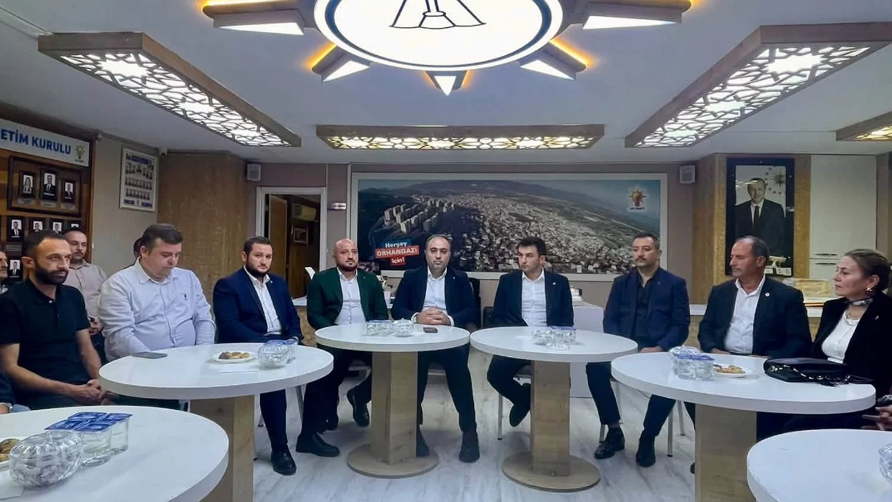 Orhangazi'de MHP'nin yeni yönetimi AK Parti'yi ziyaret etti