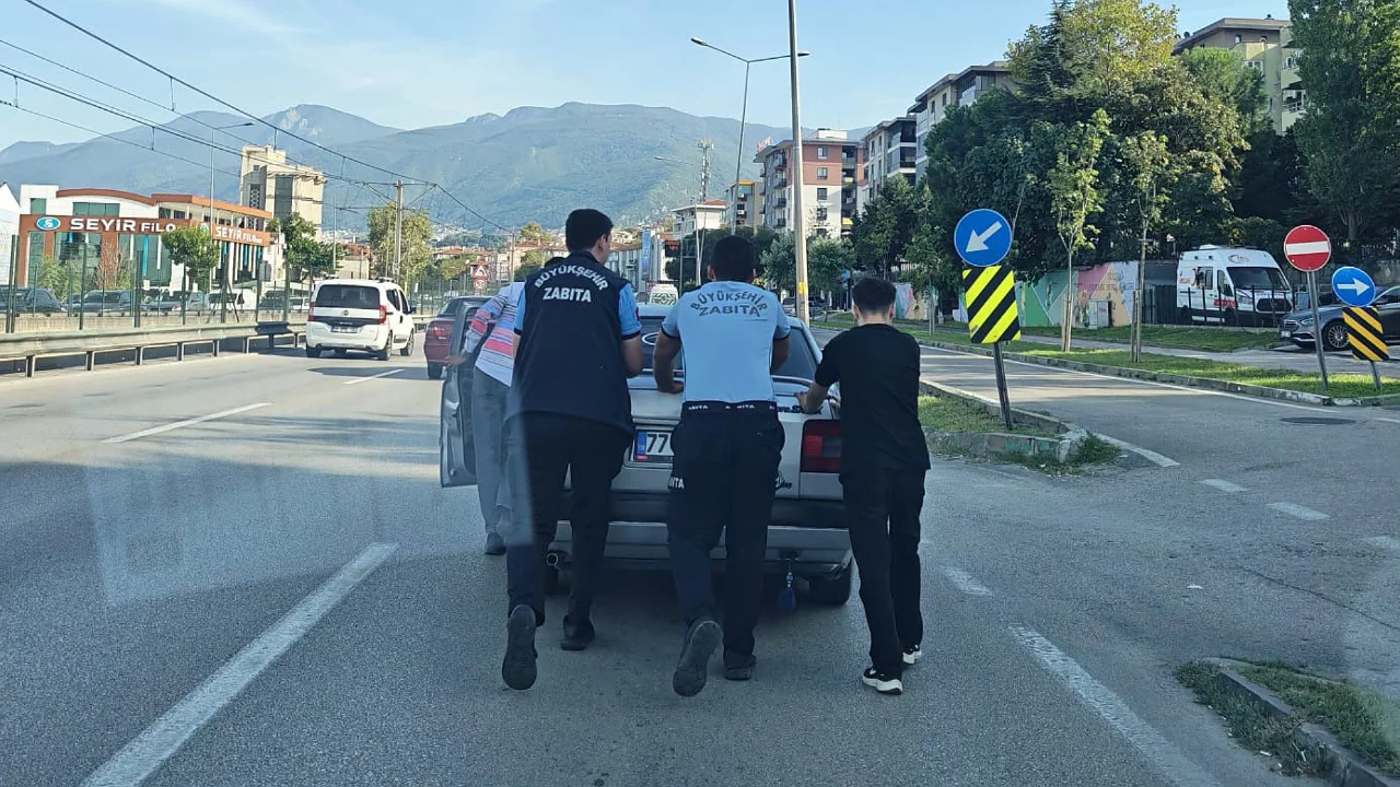 Bursa'da zabıta ekiplerinden &ouml;rnek davranış! Tam 2 kilometre...