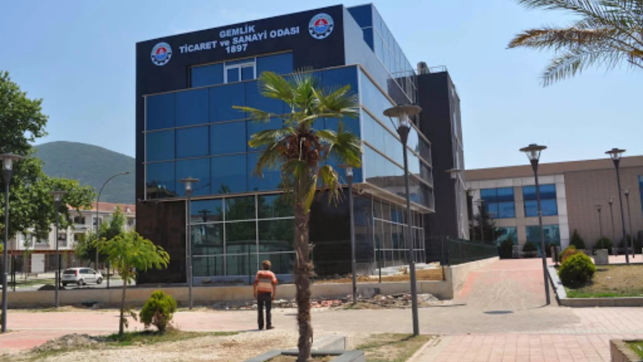 Gemlik sanayi d&uuml;nyasının se&ccedil;imlerinde mavi ve beyaz liste yarışı