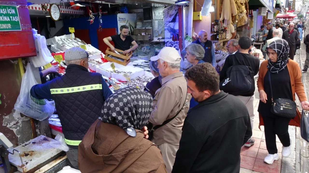 Sezon başında 150 liraydı, şimdi 90! Vatandaşlar tezgahlara koşuyor...