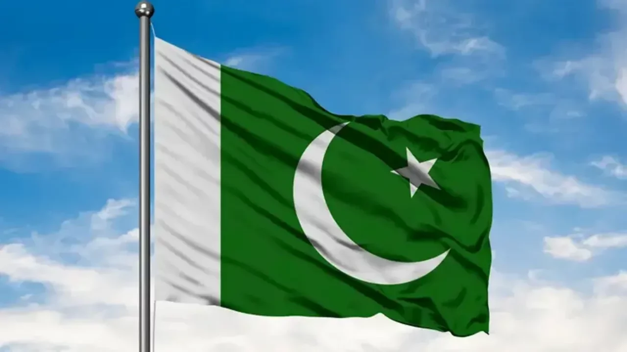 Pakistan'da intihar saldırısı! &Ccedil;ok sayıda &ouml;l&uuml; ve yaralı var