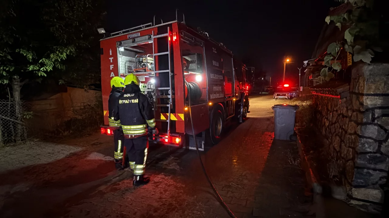 Bolu'da ikiz villanın bah&ccedil;esinde &ccedil;ıkan yangın korkuttu