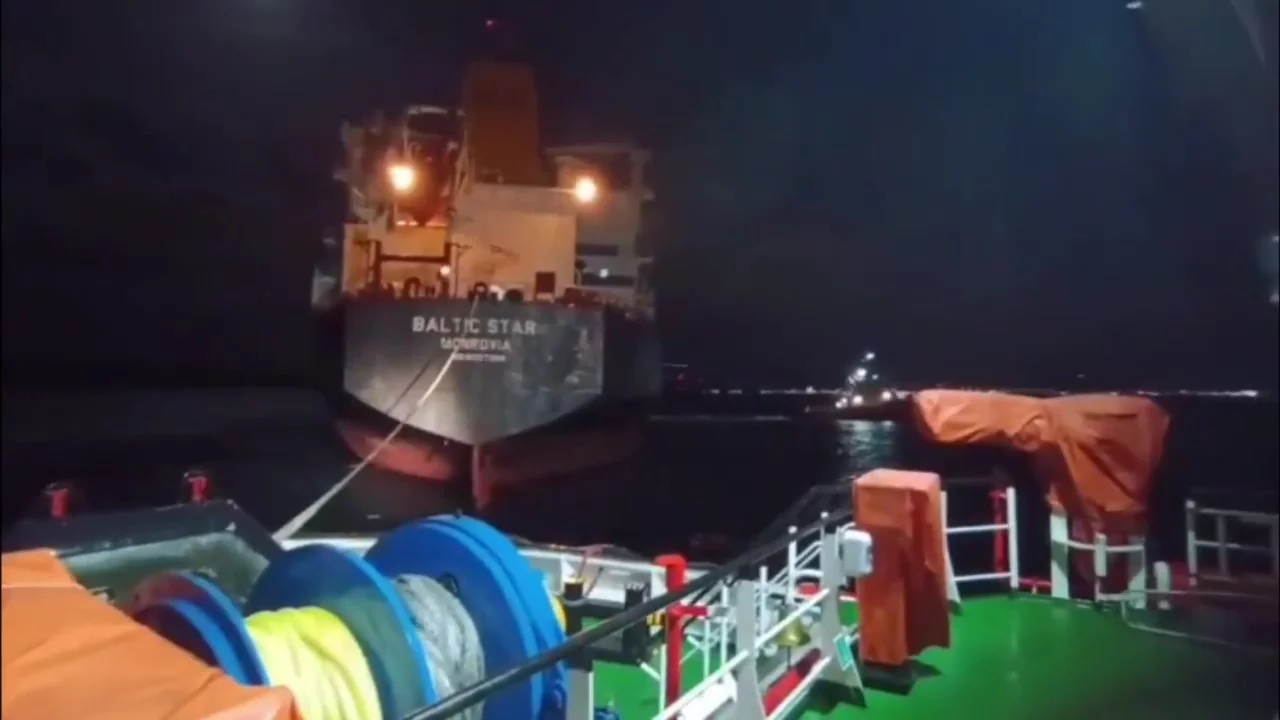 &Ccedil;anakkale Boğazı'nda kimyasal tanker makine arızası yaptı