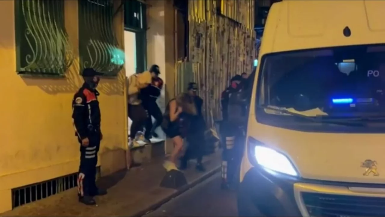 İstanbul'da fuhuş operasyonu: 27 g&ouml;zaltı
