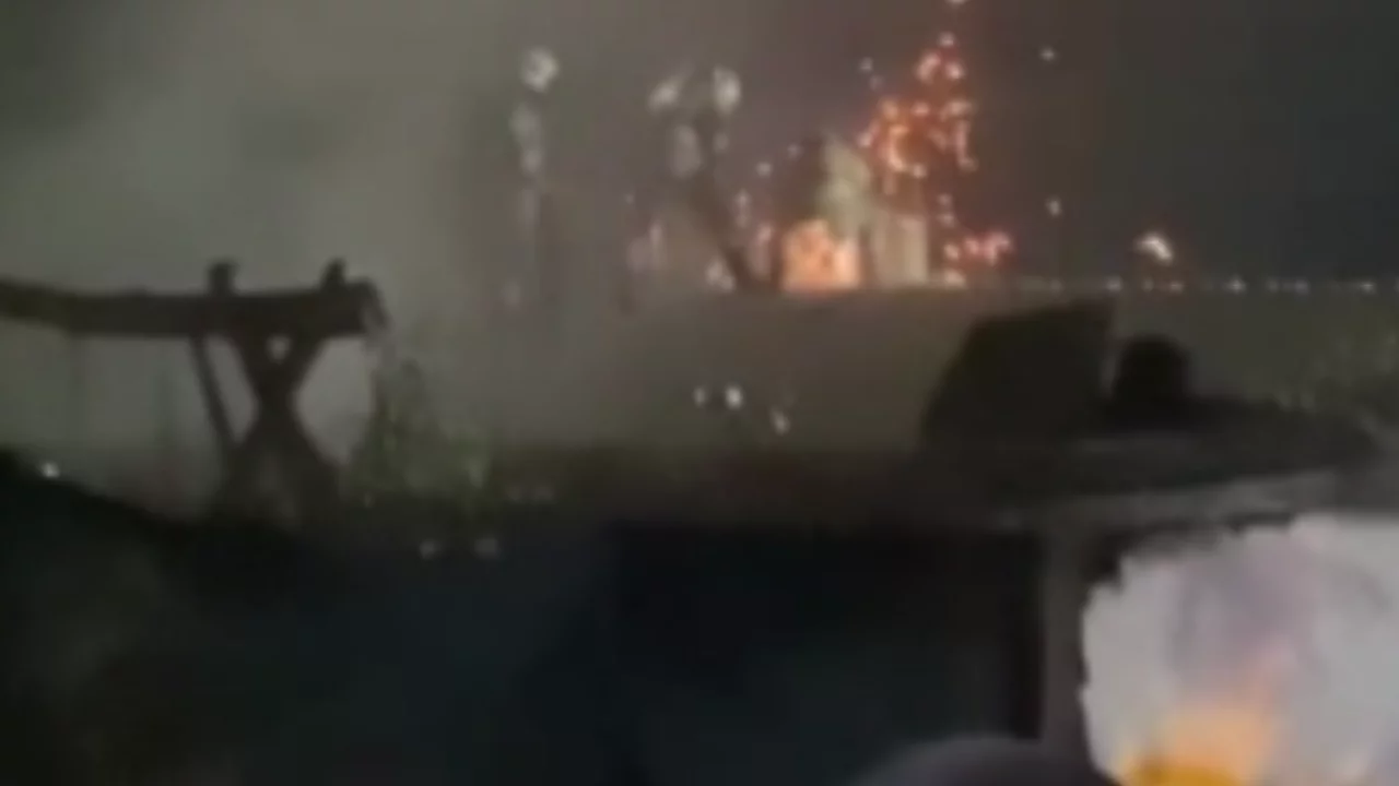Bursa'da &ccedil;atı k&uuml;le d&ouml;nd&uuml;! Ekipler i&ccedil;eri girmekte zorlandı...