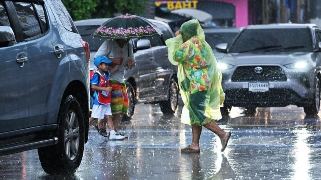 Tayland'da sel felaketi: 5 bin kişi tahliye edildi