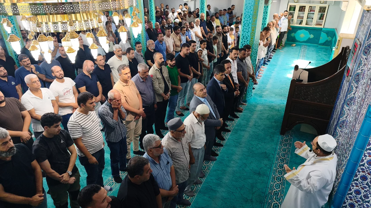 Kaybolan 6 ve 12 yaşındaki kardeşler i&ccedil;in gıyabi cenaze namazı kılındı