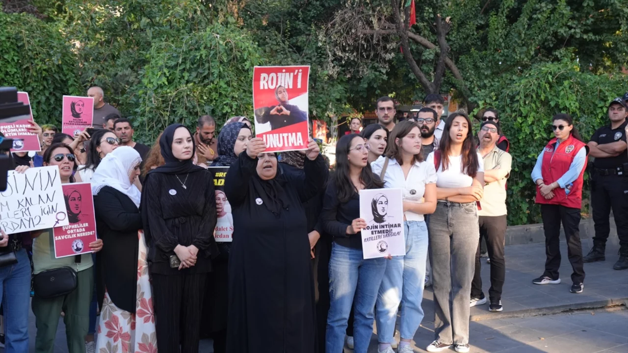Rojin Kabaiş i&ccedil;in y&uuml;r&uuml;d&uuml;ler: Ailesi ve hukuk&ccedil;ulardan adalet &ccedil;ağrısı