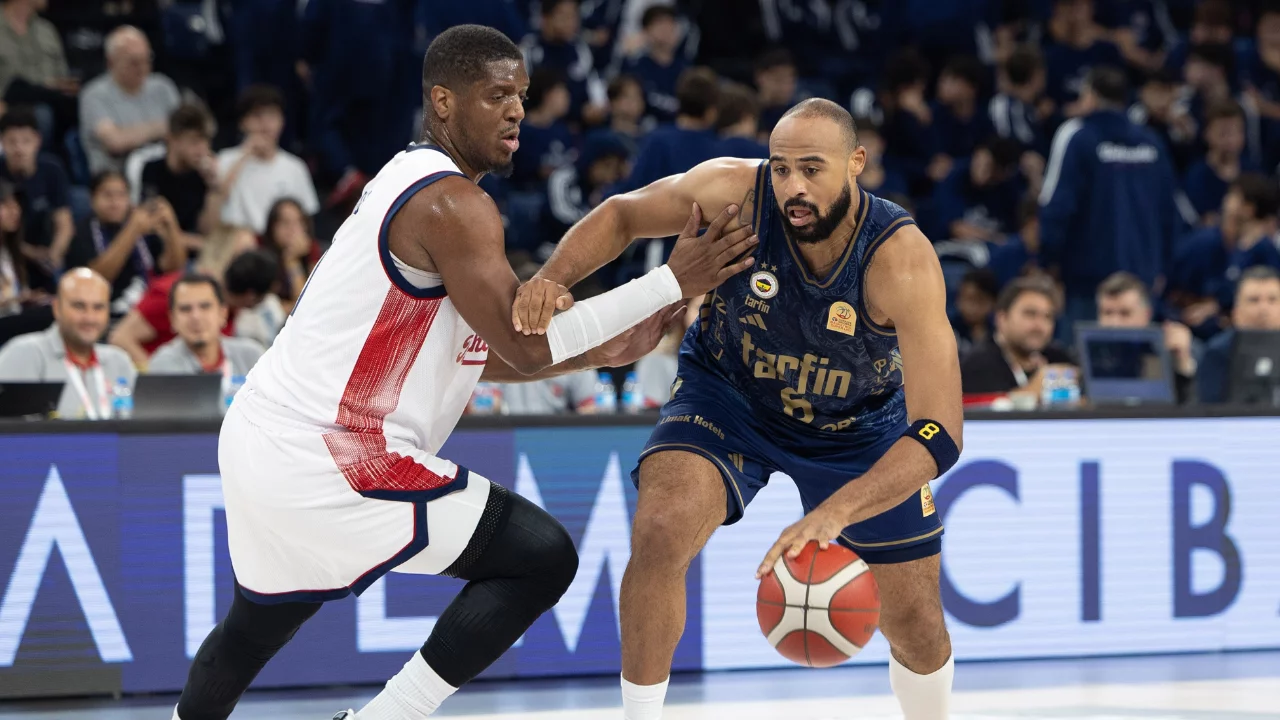 Fenerbah&ccedil;e sezona k&ouml;t&uuml; başladı! Bah&ccedil;eşehir Koleji karşısında farklı mağlubiyet