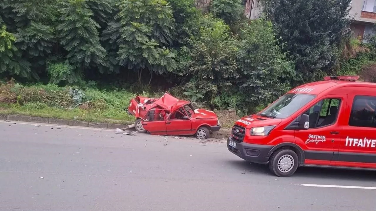 Rize'de arızalanan otomobilini &ccedil;ekmeye &ccedil;alışıyordu: Tır arkadan &ccedil;arptı