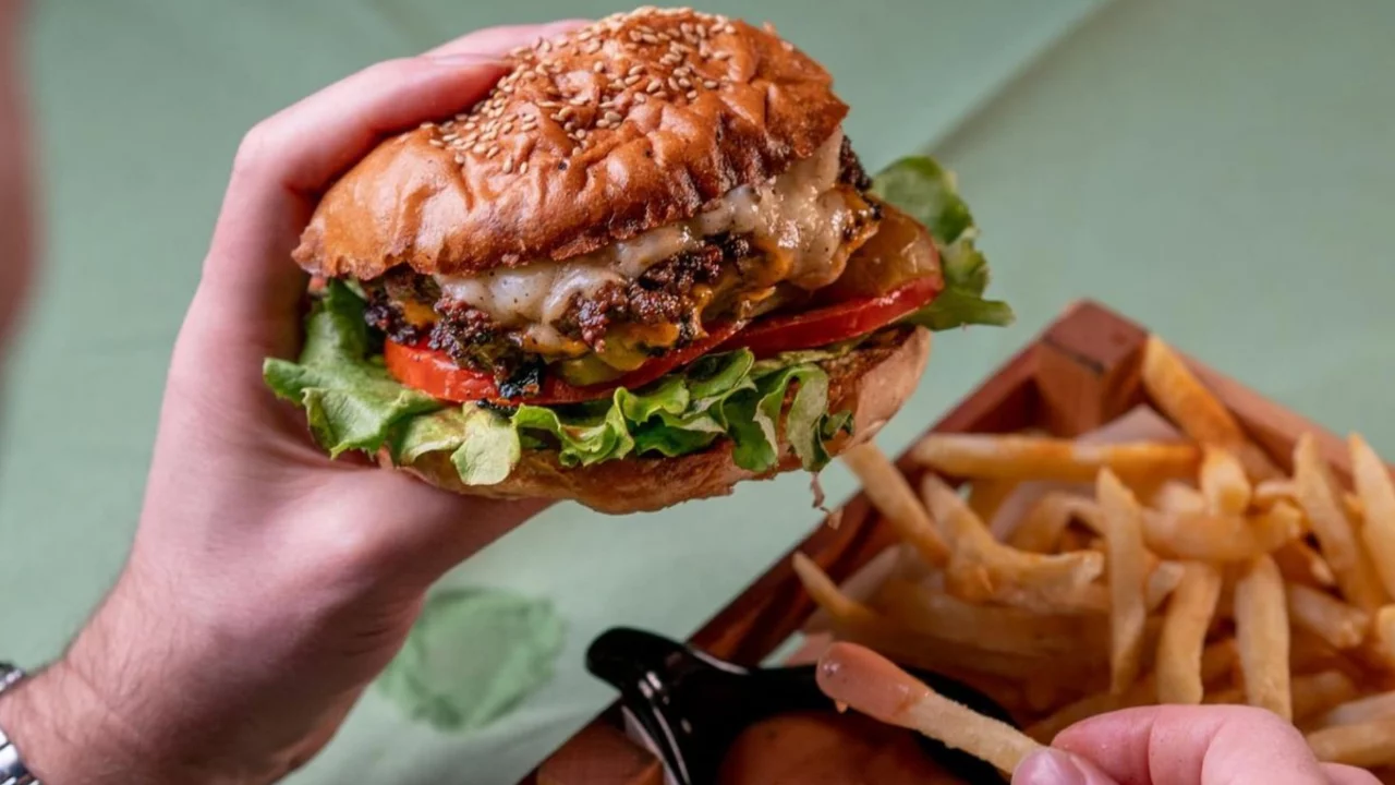 Fast food devinden yıllar sonra radikal karar!  Her şey yenileniyor...