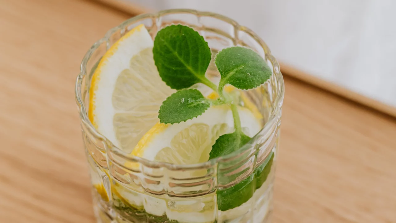 Detoks suyu nasıl yapılır? Evde hazırlayabileceğiniz pratik detoks suyu tarifi