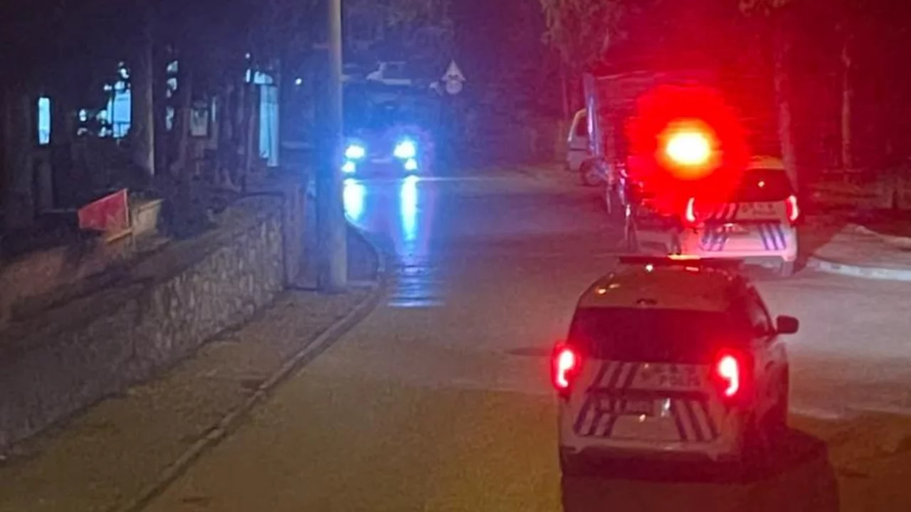Orhangazi mezarlığını mesken tuttular polisi g&ouml;r&uuml;nce ka&ccedil;tılar!